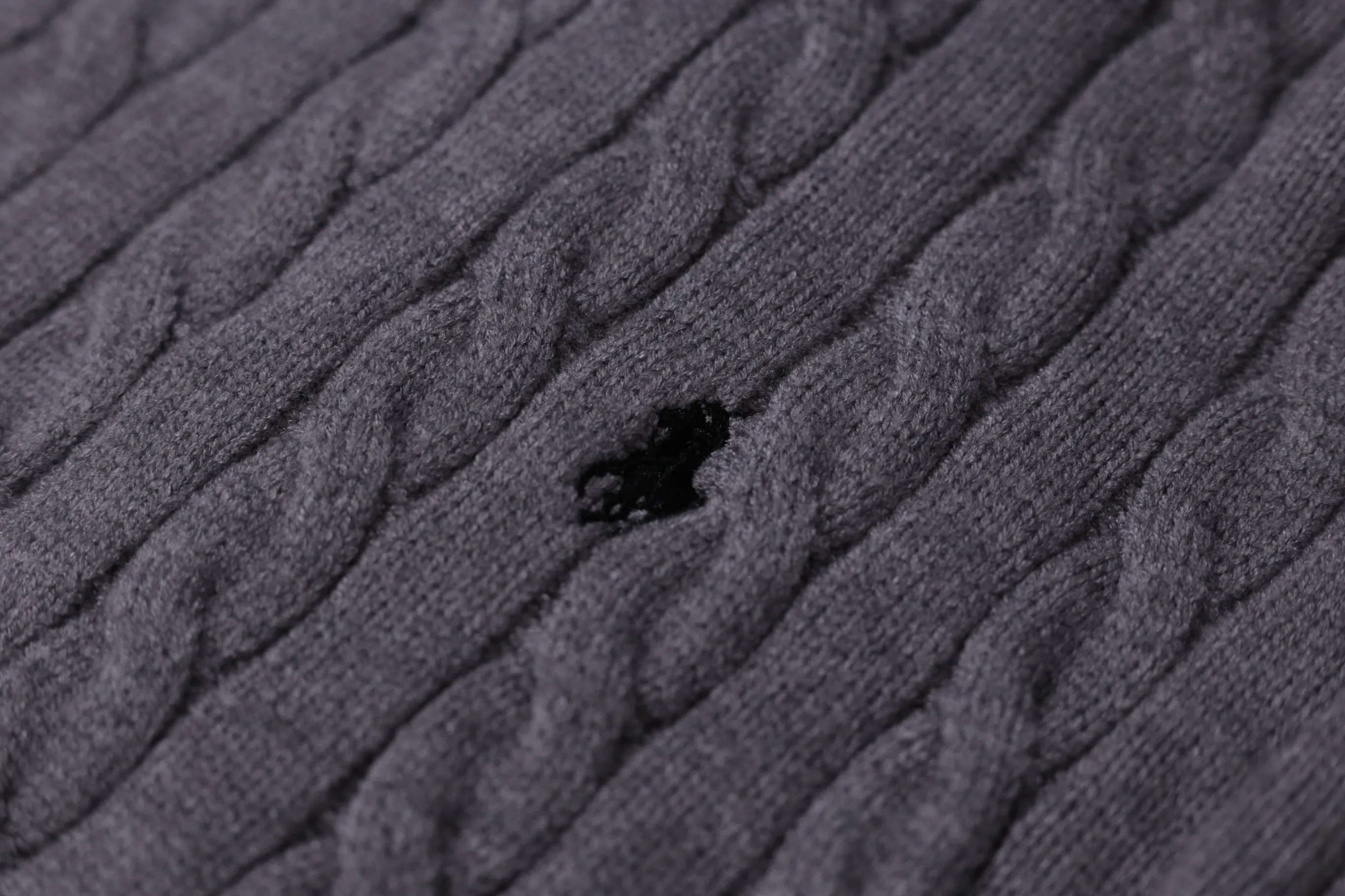 P260 Style No. D05) The top version on the market in 2025 Ralph Lauren #ootddailywear #Autumn and winter sweater #Knitted sweater outfit #ralph lauren sweater #Can be worn by both men and women [Star R] Finally waited until the Ralph men’s twist crew neck sweater is finally here! The most popular sweater is a limited edition every year. There won’t be many styles in the store! Ralph Lauren Men's Round Neck Sweater [Fire R] has a really nice shape. It can be worn alone or as a jacket. It can also be worn inside or worn with a shirt~100% pure cotton #Practical Wear. Colors: off-white, navy blue, khaki, gray, sizes S to XL
